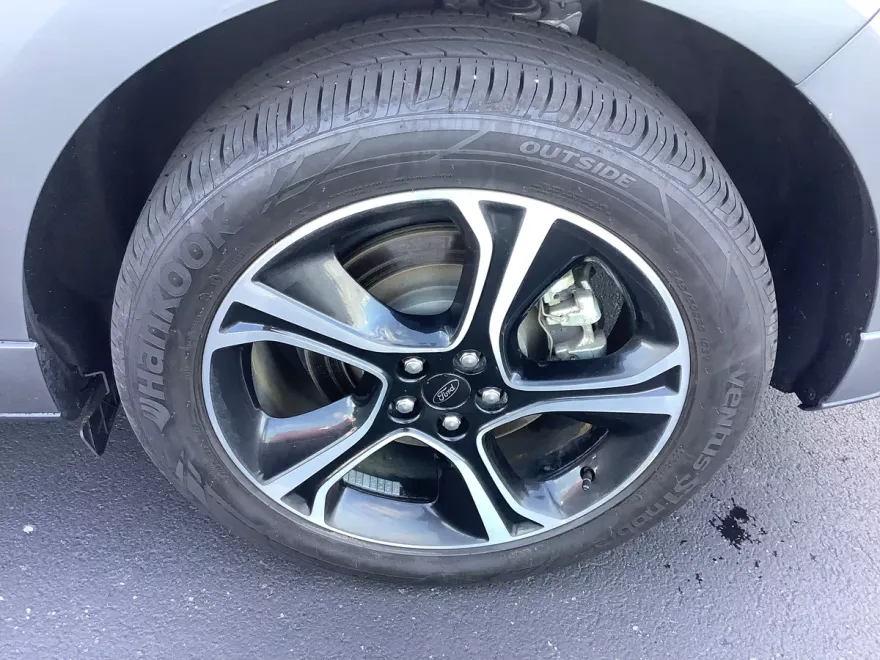 2023 Ford Edge ST photo 1