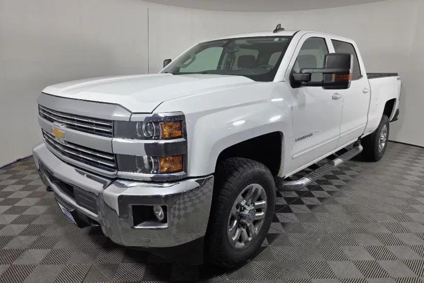 2016 Chevrolet Silverado 2500HD LT photo 1