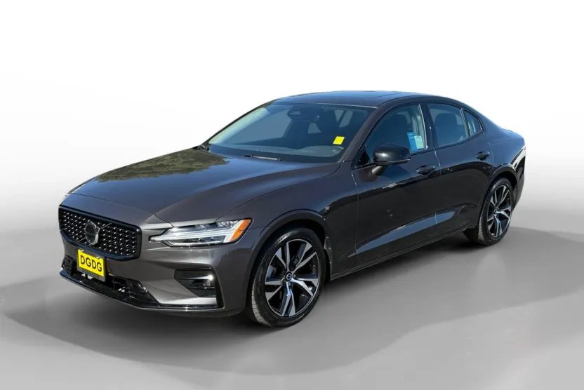 2024 Volvo S60 B5 Plus photo 1