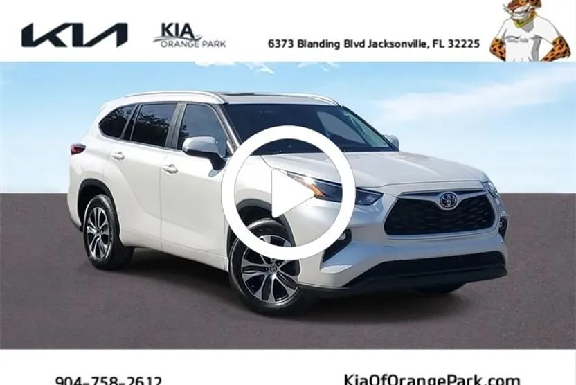 2023 Toyota Highlander XLE photo 1