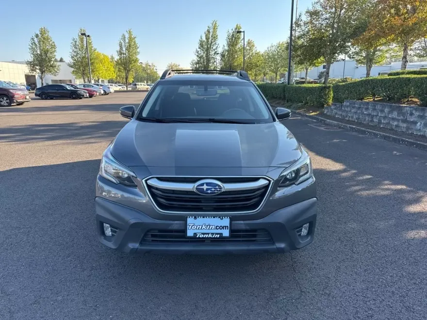 2020 Subaru Outback Premium photo 1