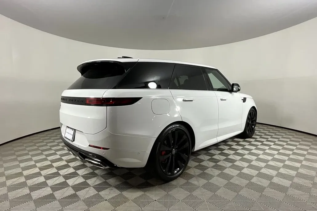 2025 Land Rover Range Rover Sport SE photo 1