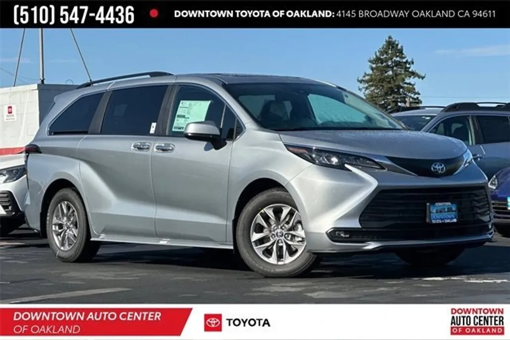 2025 Toyota Sienna XLE photo 1