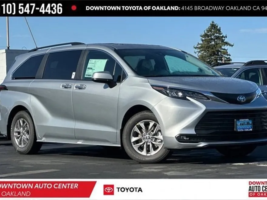 2025 Toyota Sienna XLE photo 1