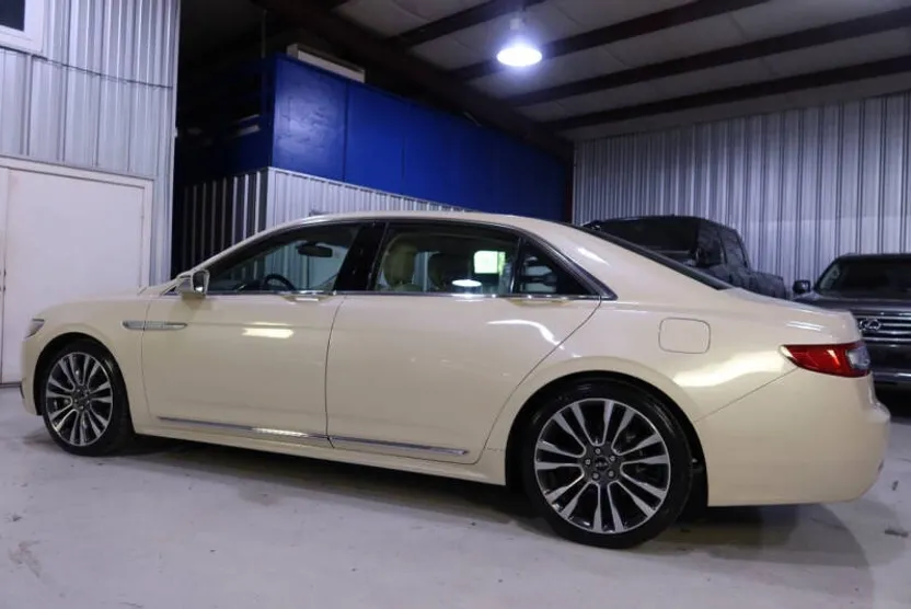 2018 Lincoln Continental Select photo 1