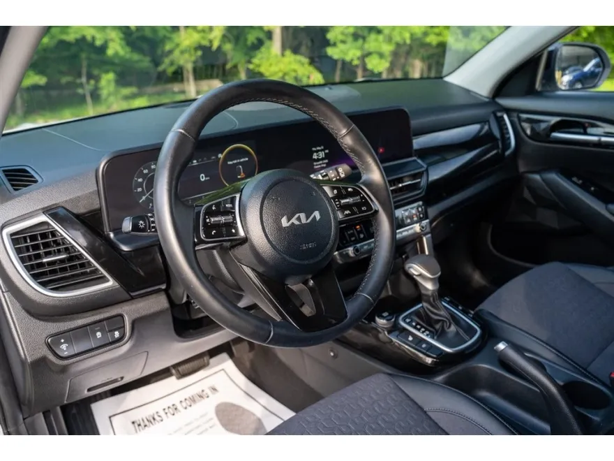 2024 Kia Seltos S photo 25