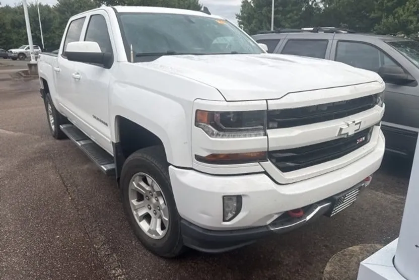 2017 Chevrolet Silverado 1500 LT photo 1