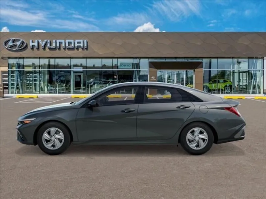 2025 Hyundai Elantra SE photo 1