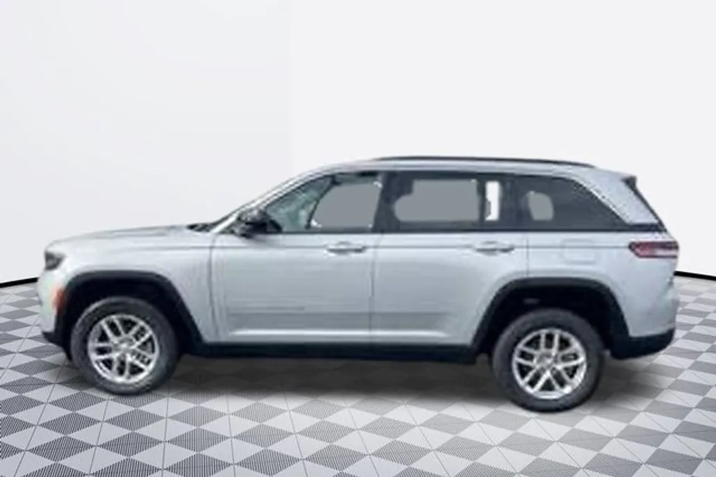 2025 Jeep Grand Cherokee Laredo Sport photo 1