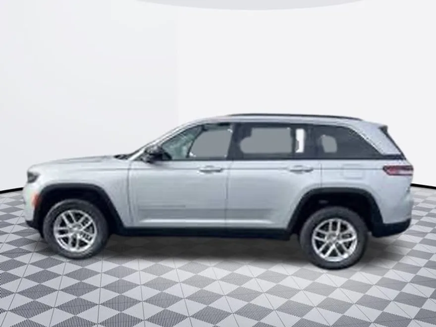 2025 Jeep Grand Cherokee Laredo Sport photo 1