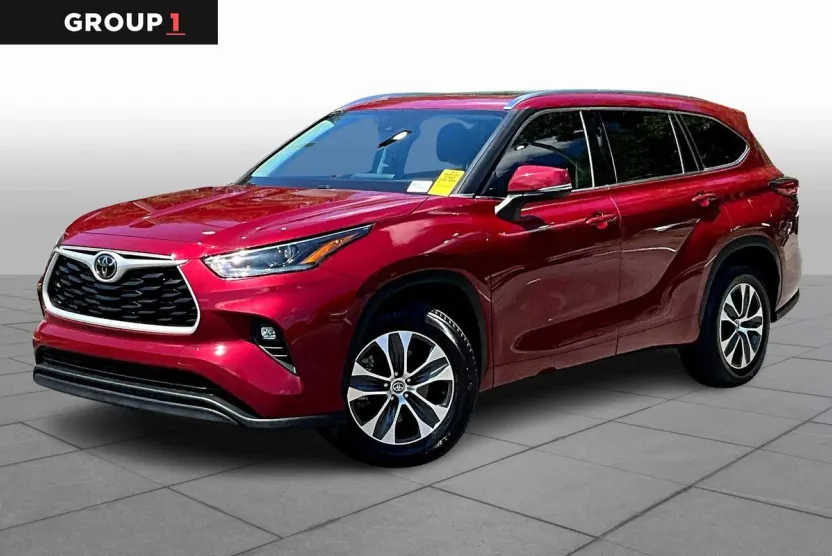 2021 Toyota Highlander XLE photo 1