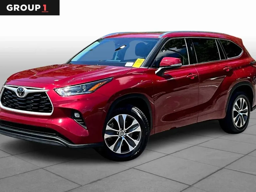 2021 Toyota Highlander XLE photo 1