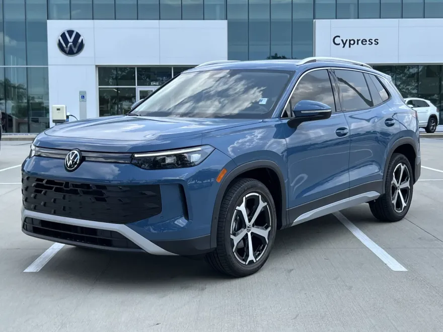2025 Volkswagen Tiguan SE photo 1
