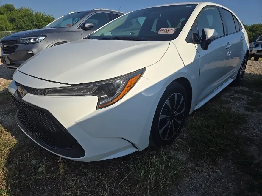 2021 Toyota Corolla LE photo 1