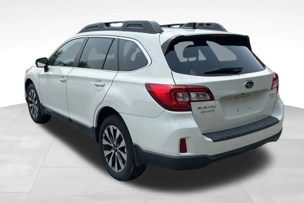 2016 Subaru Outback 2.5i photo 1