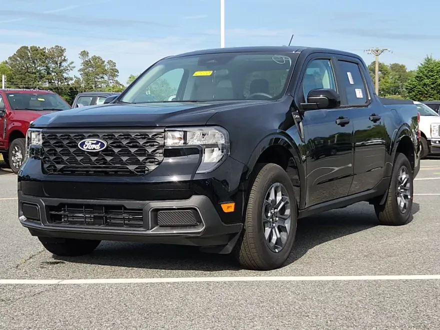 2025 Ford Maverick XLT photo 1