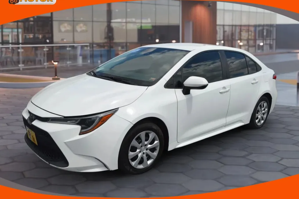 2021 Toyota Corolla LE photo 1