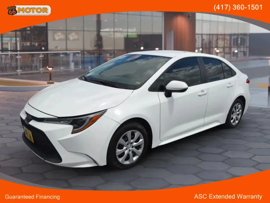 2021 Toyota Corolla LE photo 1