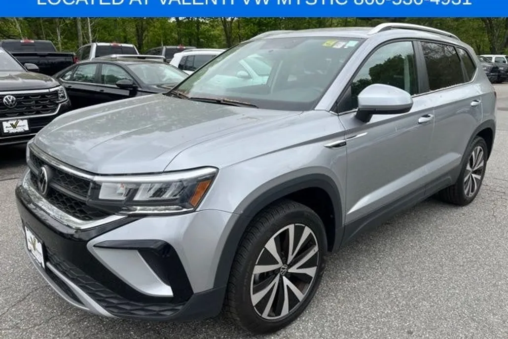 2022 Volkswagen Taos SE photo 1