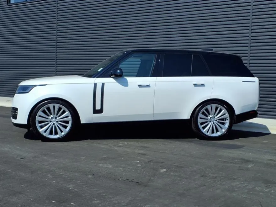 2024 Land Rover Range Rover SE photo 1
