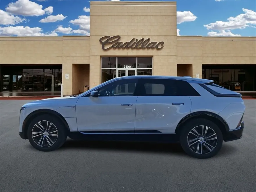 2025 Cadillac Lyriq Luxury photo 5
