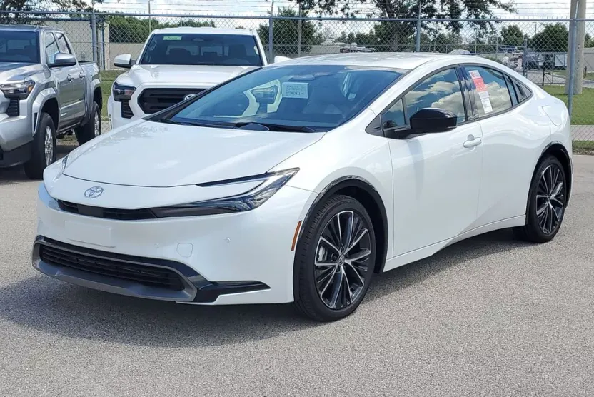 2026 Toyota Prius XLE photo 1