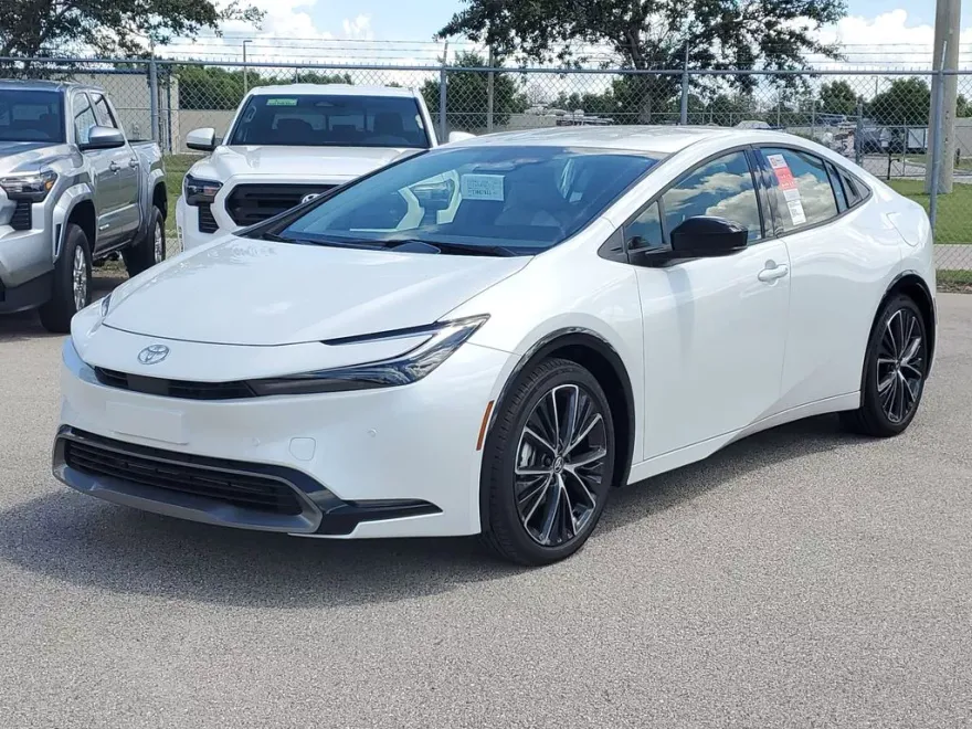 2026 Toyota Prius XLE photo 1