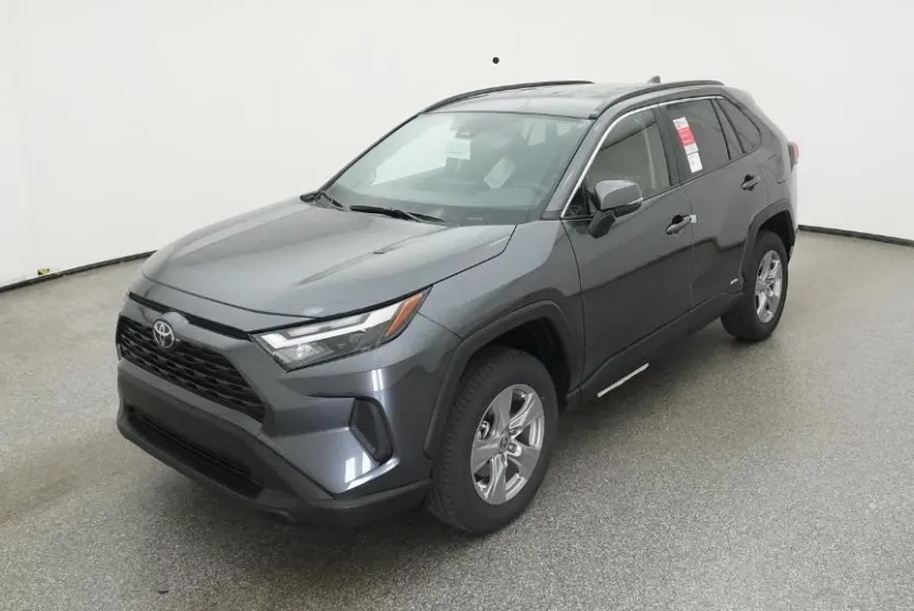 2025 Toyota RAV4 Hybrid XLE photo 1