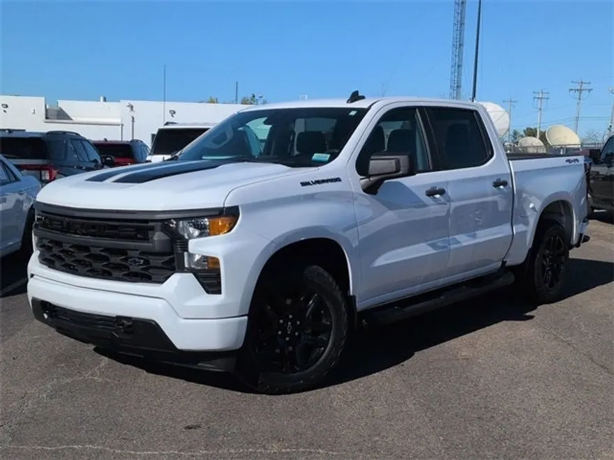 2023 Chevrolet Silverado 1500 Custom photo 1
