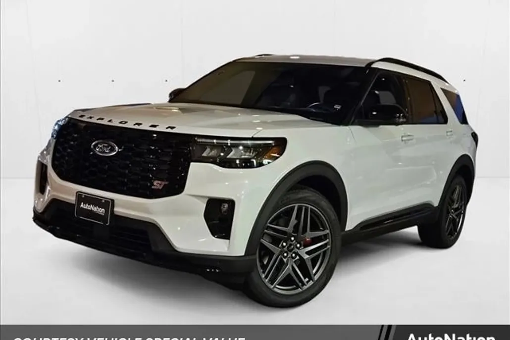 2025 Ford Explorer ST photo 1