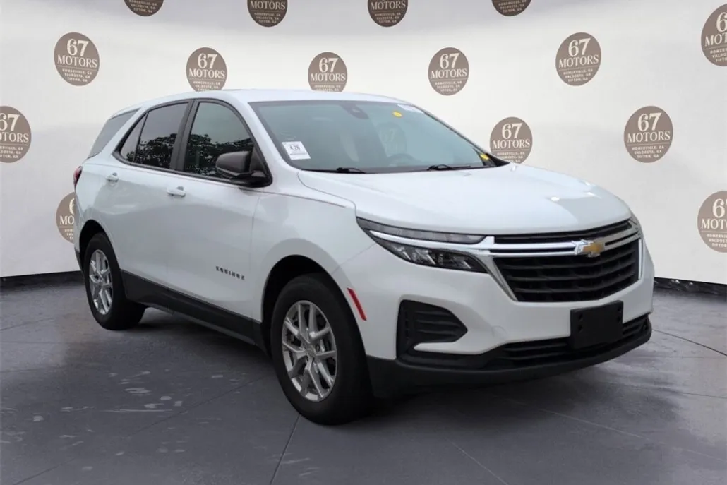 2022 Chevrolet Equinox LS photo 1