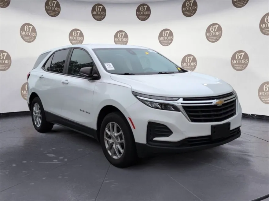 2022 Chevrolet Equinox LS photo 1