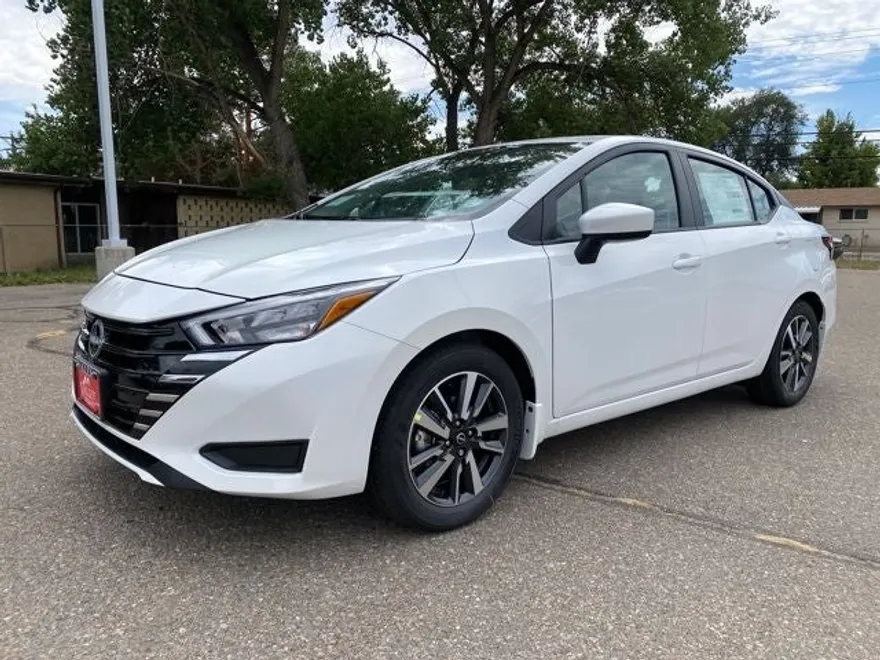 2025 Nissan Versa 1.6 SV photo 1