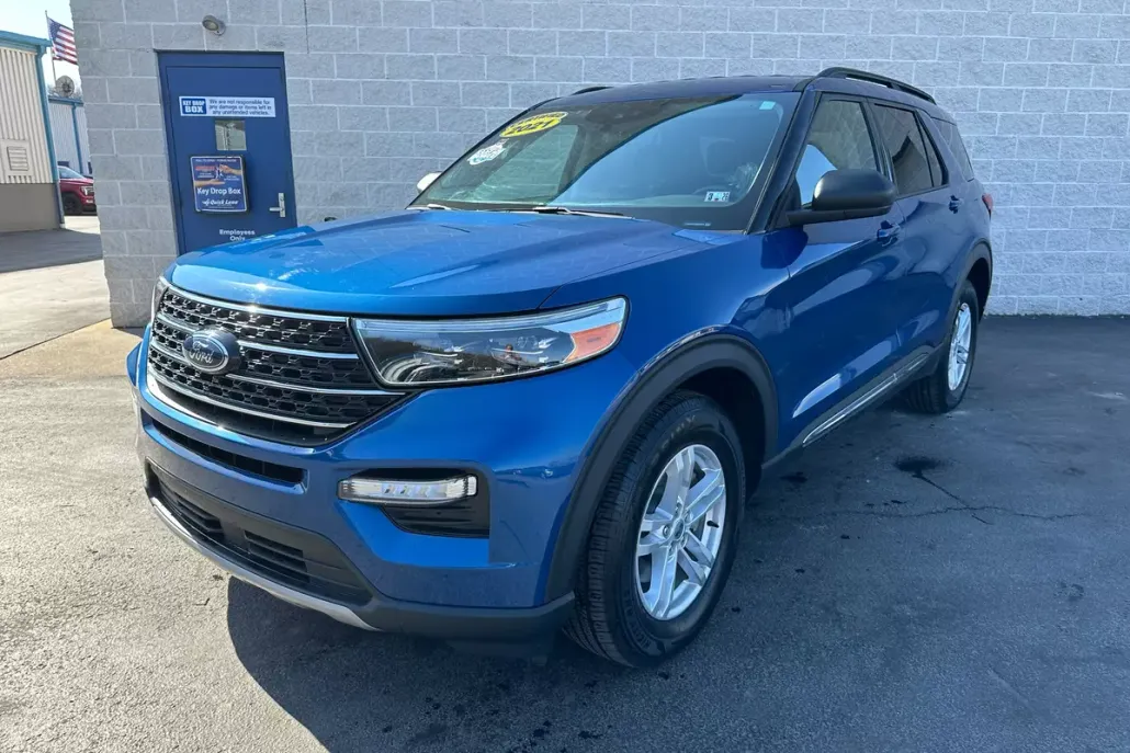2021 Ford Explorer XLT photo 1