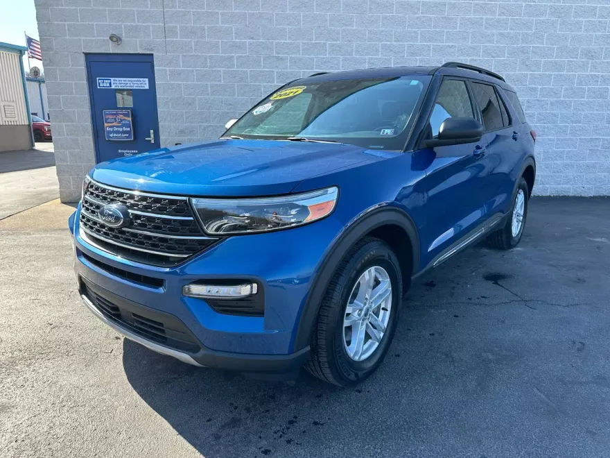 2021 Ford Explorer XLT photo 1