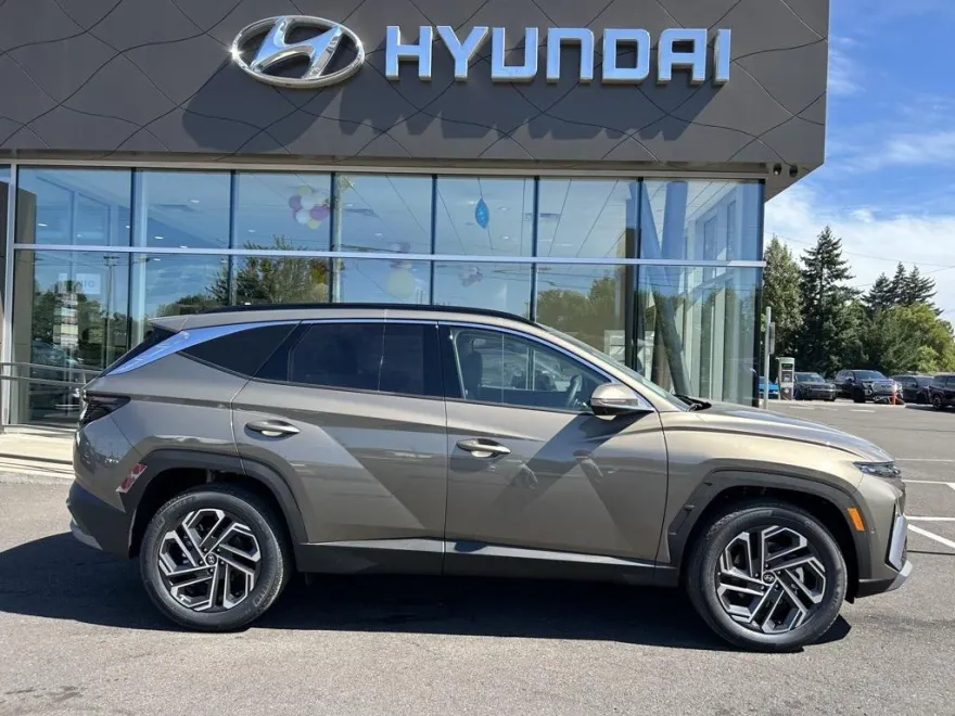2025 Hyundai Tucson Hybrid Limited photo 1