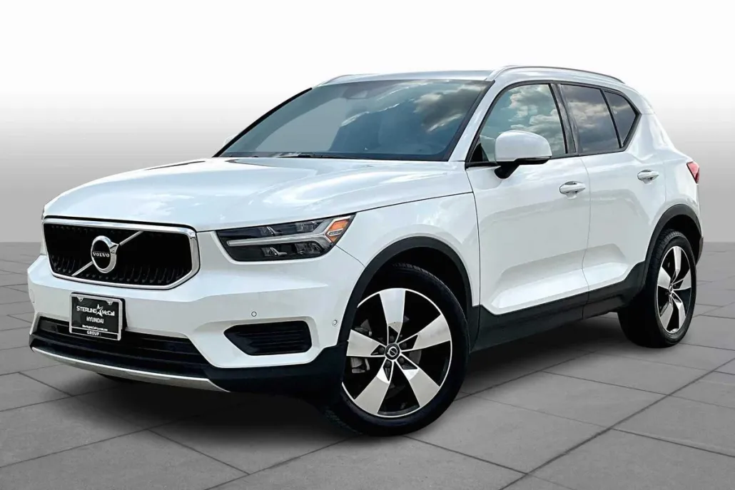 2019 Volvo XC40 Momentum photo 1