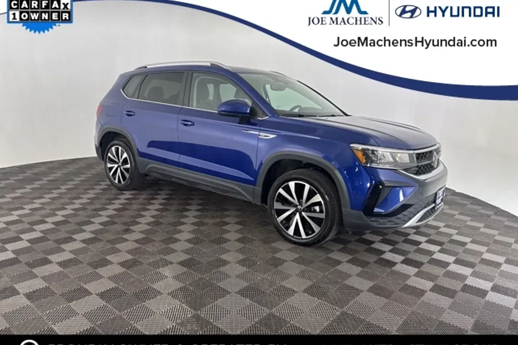 2023 Volkswagen Taos SE photo 1