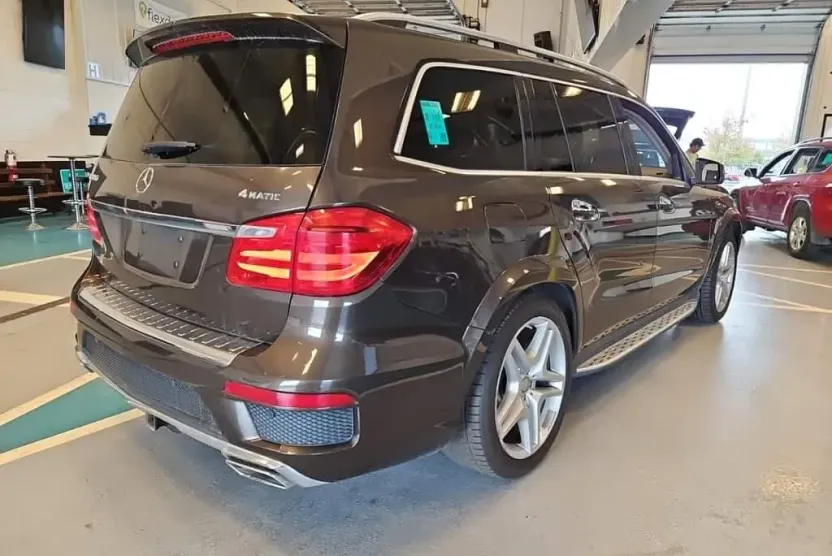 2015 Mercedes Benz GL 550 photo 1