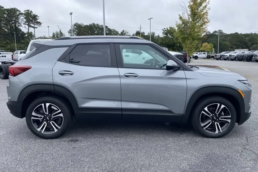 2024 Chevrolet Trailblazer LT photo 1