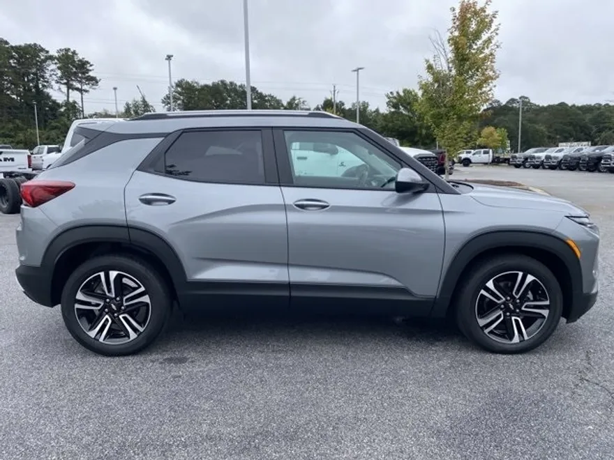 2024 Chevrolet Trailblazer LT photo 1
