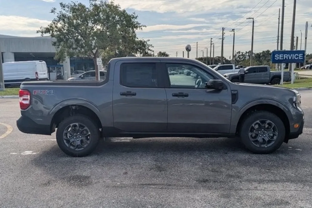 2025 Ford Maverick XLT photo 1