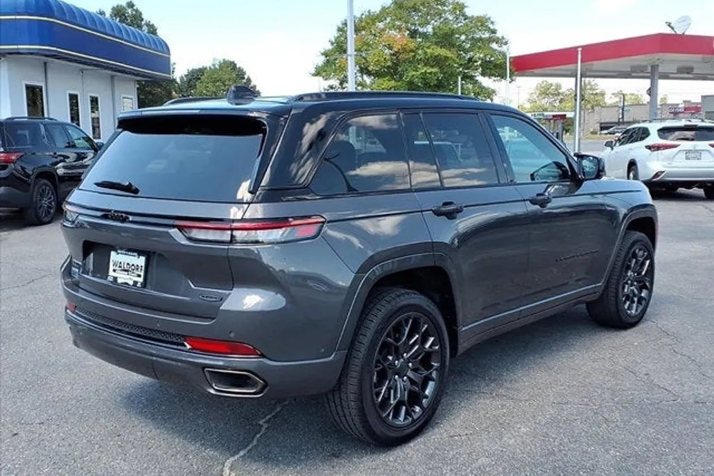 2025 Jeep Grand Cherokee Summit photo 1