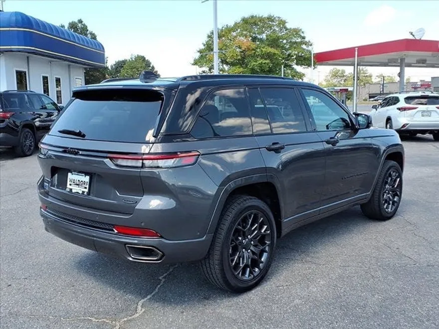 2025 Jeep Grand Cherokee Summit photo 1