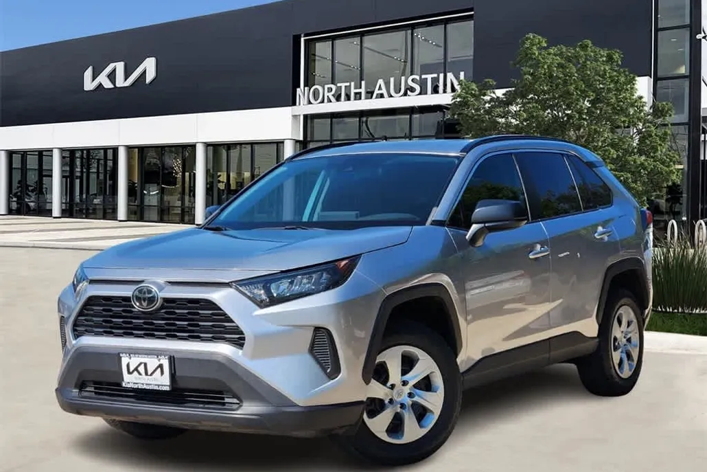2021 Toyota RAV4 LE photo 1