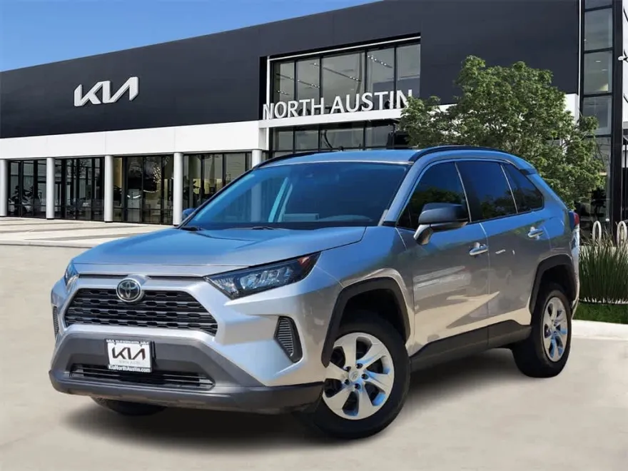 2021 Toyota RAV4 LE photo 1