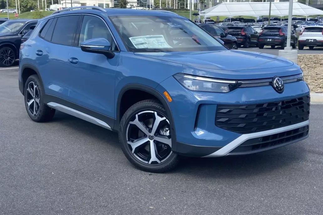 2025 Volkswagen Tiguan SE photo 1