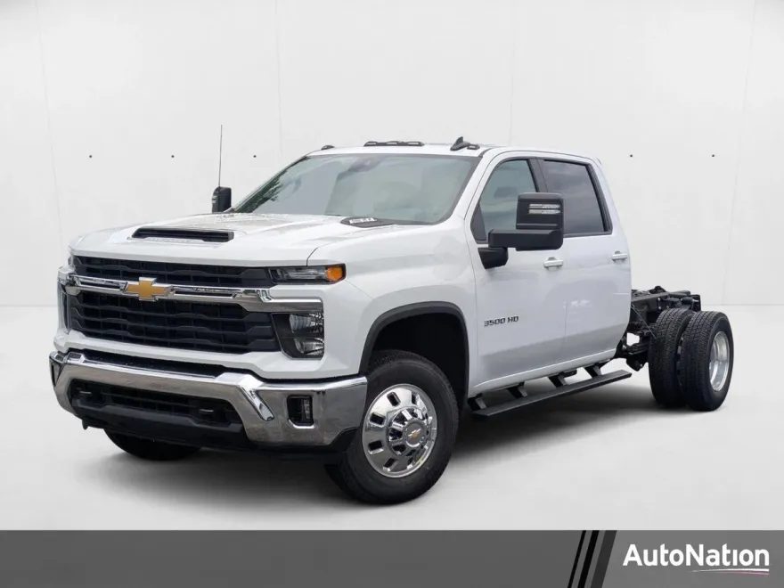 2025 Chevrolet Silverado 3500HD LT photo 1