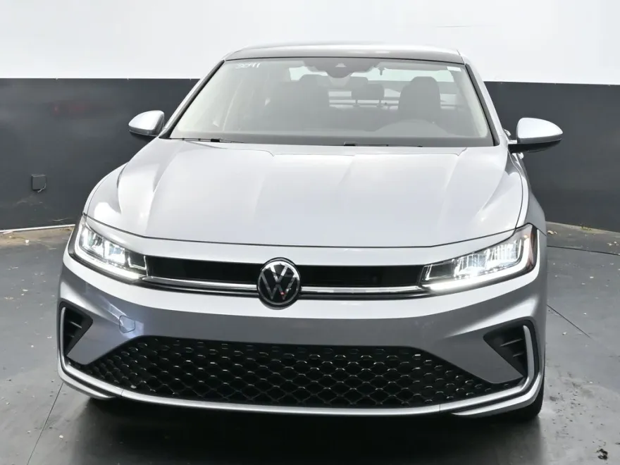 2025 Volkswagen Jetta SE photo 1