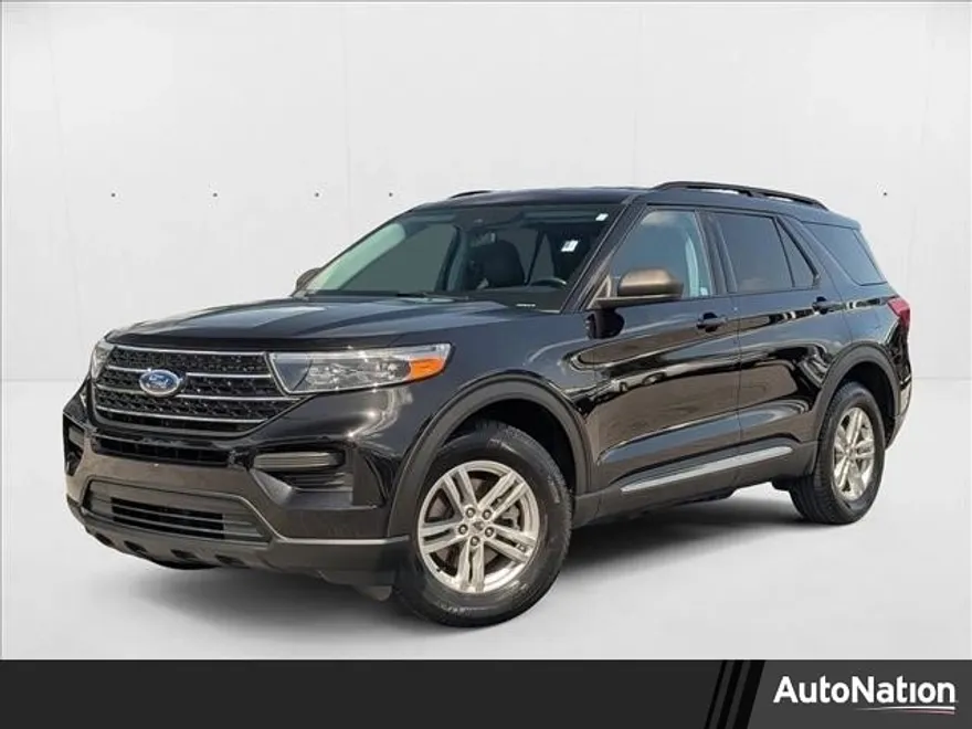 2021 Ford Explorer XLT photo 1